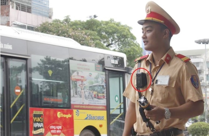 Canh sat 141 Ha Noi duoc trang bi camera dang but hinh anh