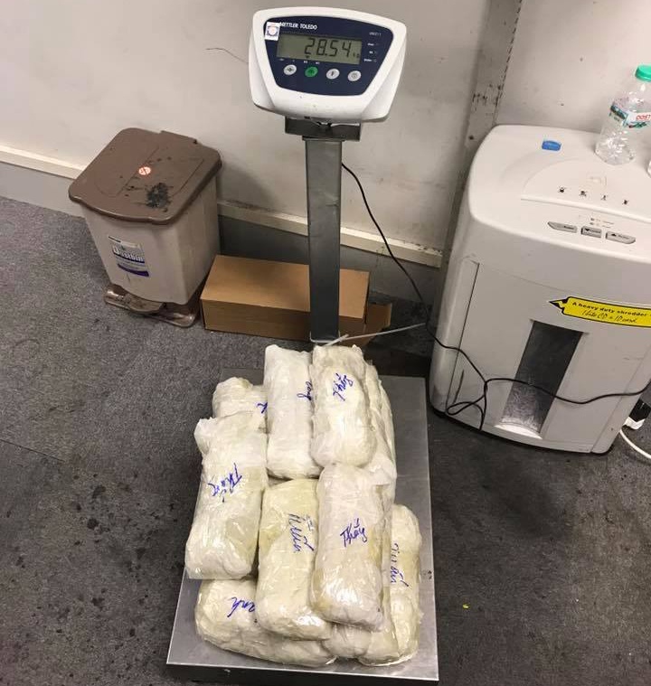 Buôn lậu vàng ở Nội Bài ảnh 2 Buon lau vang o Noi Bai anh 2