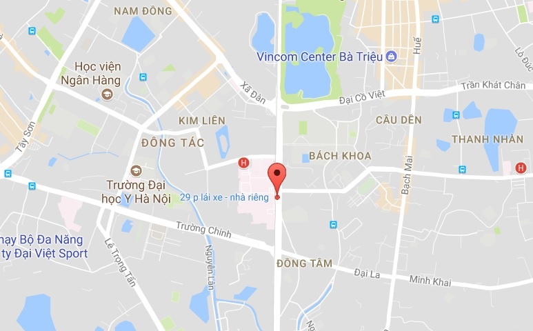 Ôtô tông ngã cảnh sát ở Bạch Mai ảnh 2 Oto tong nga canh sat o Bach Mai anh 2