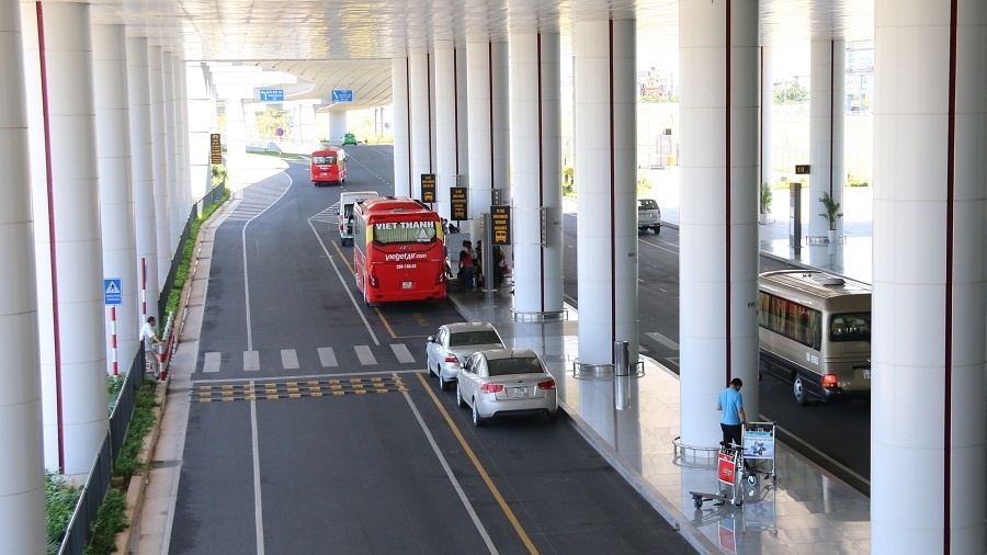 Nu nhan vien ve sinh bi tong chet trong san bay Noi Bai hinh anh