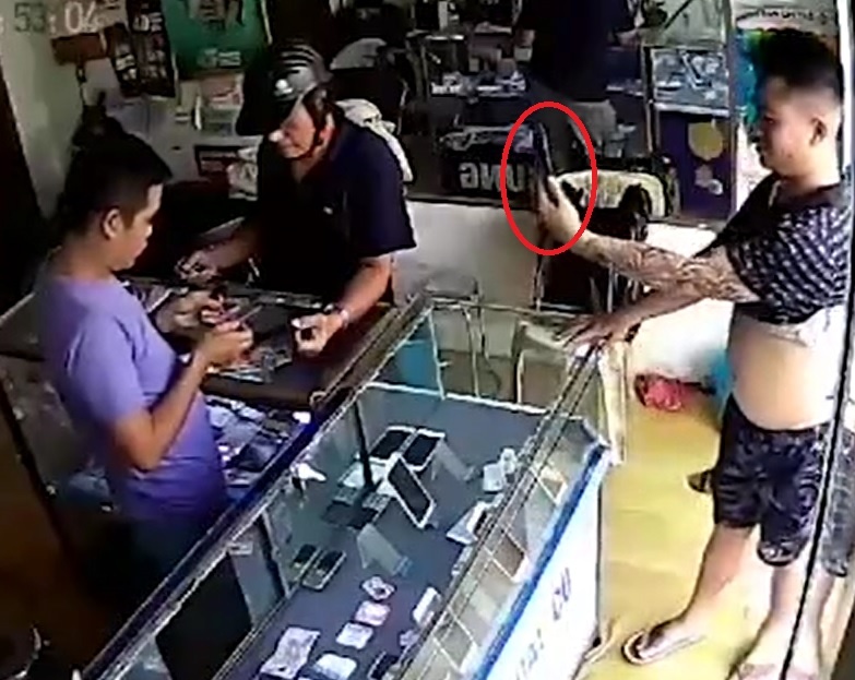 Cuop dien thoai o Quan Nhan anh 1