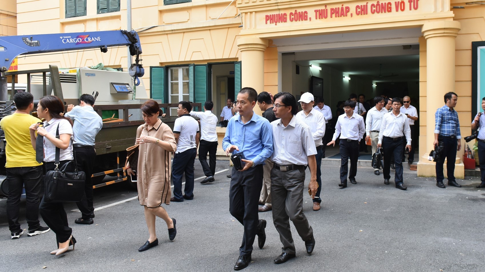 Ben trong san toa sau phien xu dai an Oceanbank hinh anh