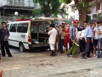 Roi xuong san truong, nam sinh lop 10 tu vong sau gio hoc hinh anh