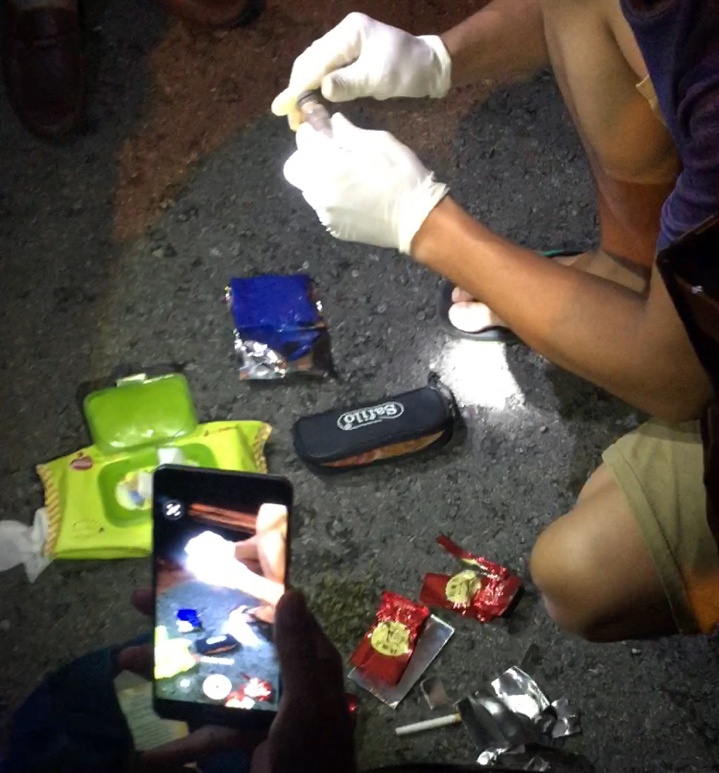 Canh sat chan xe Fortuner cho ma tuy anh 2