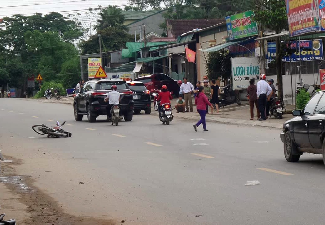 Xe biển xanh tông chết phụ nữ ảnh 1 Xe bien xanh tong chet phu nu anh 1