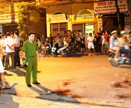 Hai nhom thieu nien hon chien vi ghen, mot nguoi chet hinh anh