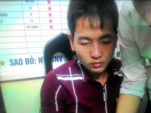 Thanh nien 20 tuoi deo balo chua hang chuc banh heroin hinh anh