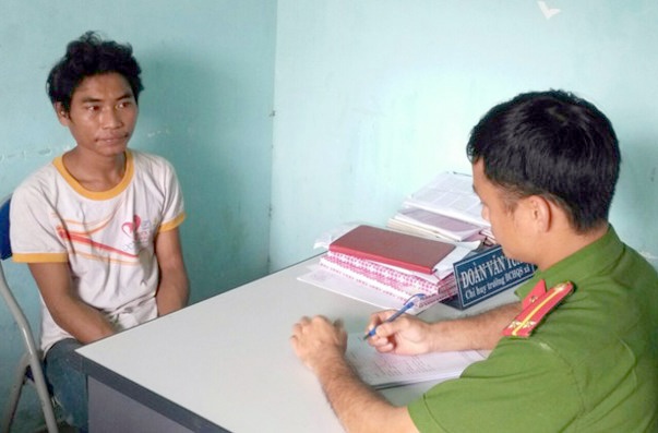 Bat khan cap ke danh chet con gai moi 4 thang tuoi hinh anh