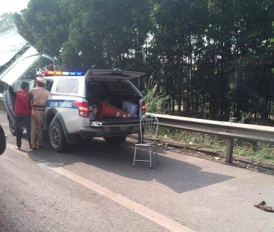 Thieu ta canh sat tu vong sau khi bi nguoi vi pham giao thong tong hinh anh