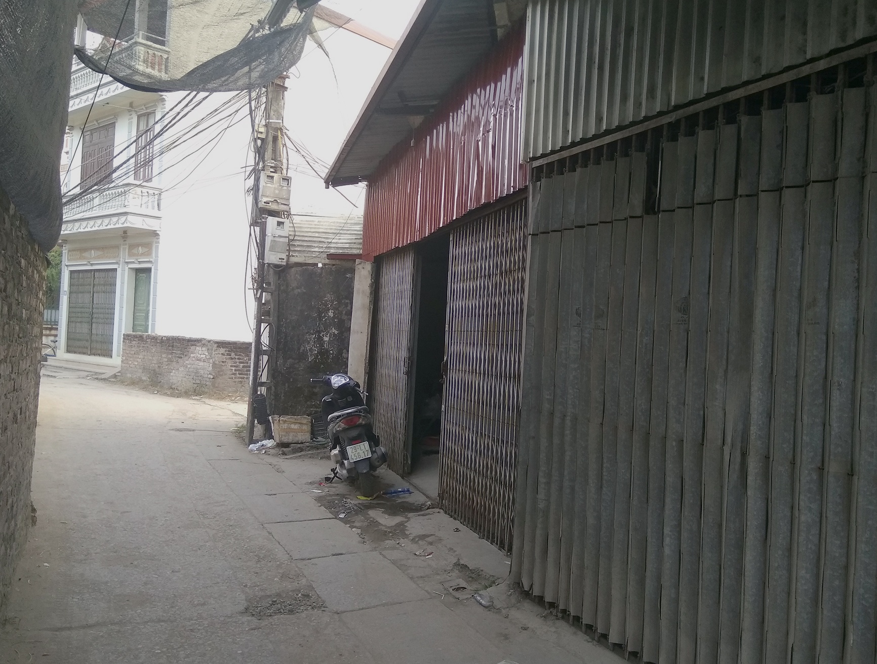 Vợ người bị bắt vì chém trộm ảnh 1 Vo nguoi bi bat vi chem trom anh 1