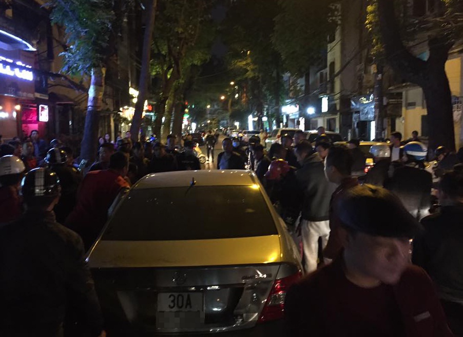 Mercedes tai nạn liên hoàn ảnh 1 Mercedes tai nan lien hoan anh 1