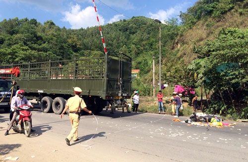 Can bo chong buon lau bi oto nghi cho hang cam tong tu vong hinh anh