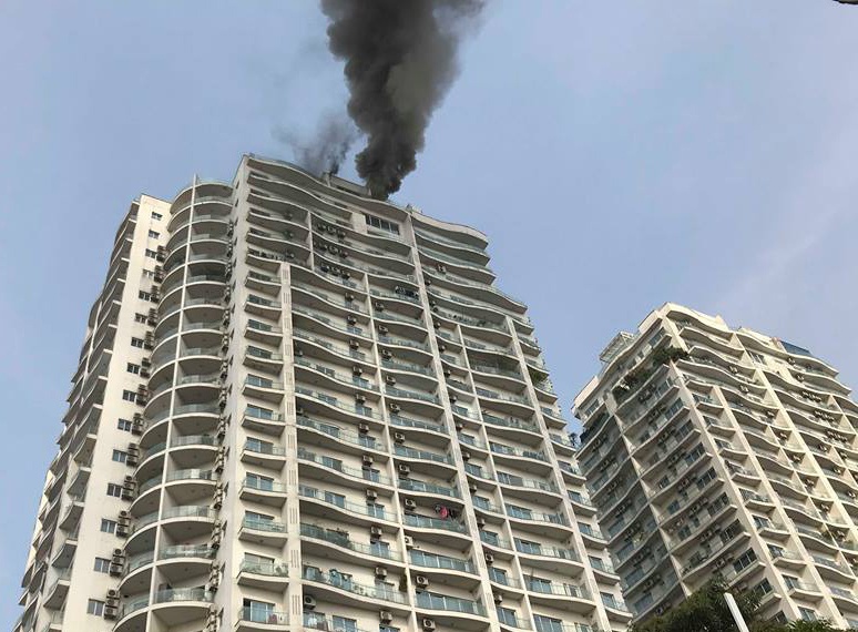 Hang tram canh sat chua chay chung cu cao cap ven ho Tay hinh anh