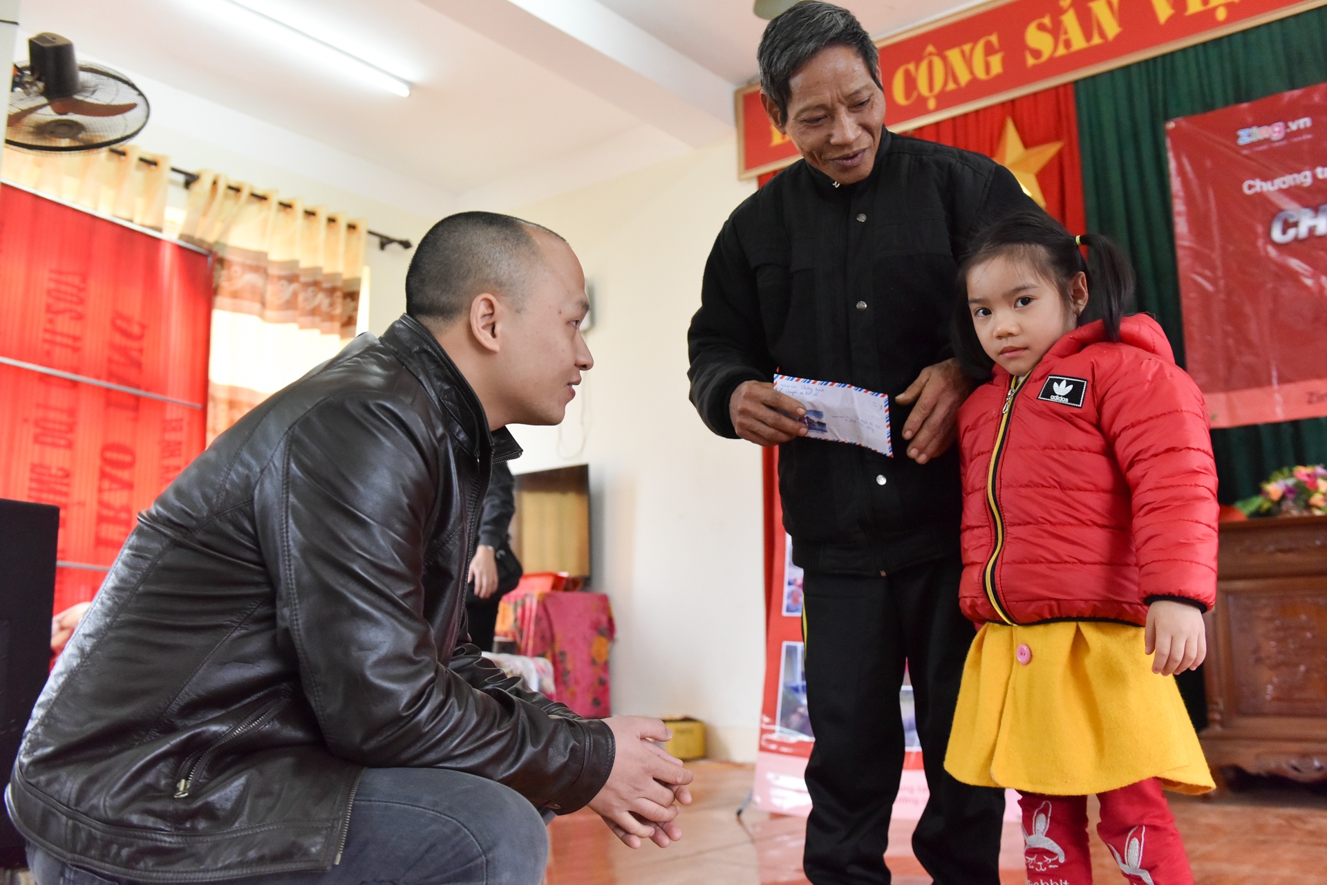 Sạt lở bão Damrey ở Kim Bôi ảnh 1 Sat lo bao Damrey o Kim Boi anh 1