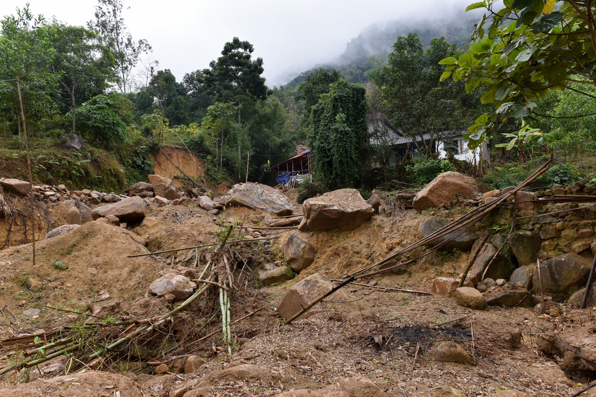 Sat lo bao Damrey o Kim Boi anh 1