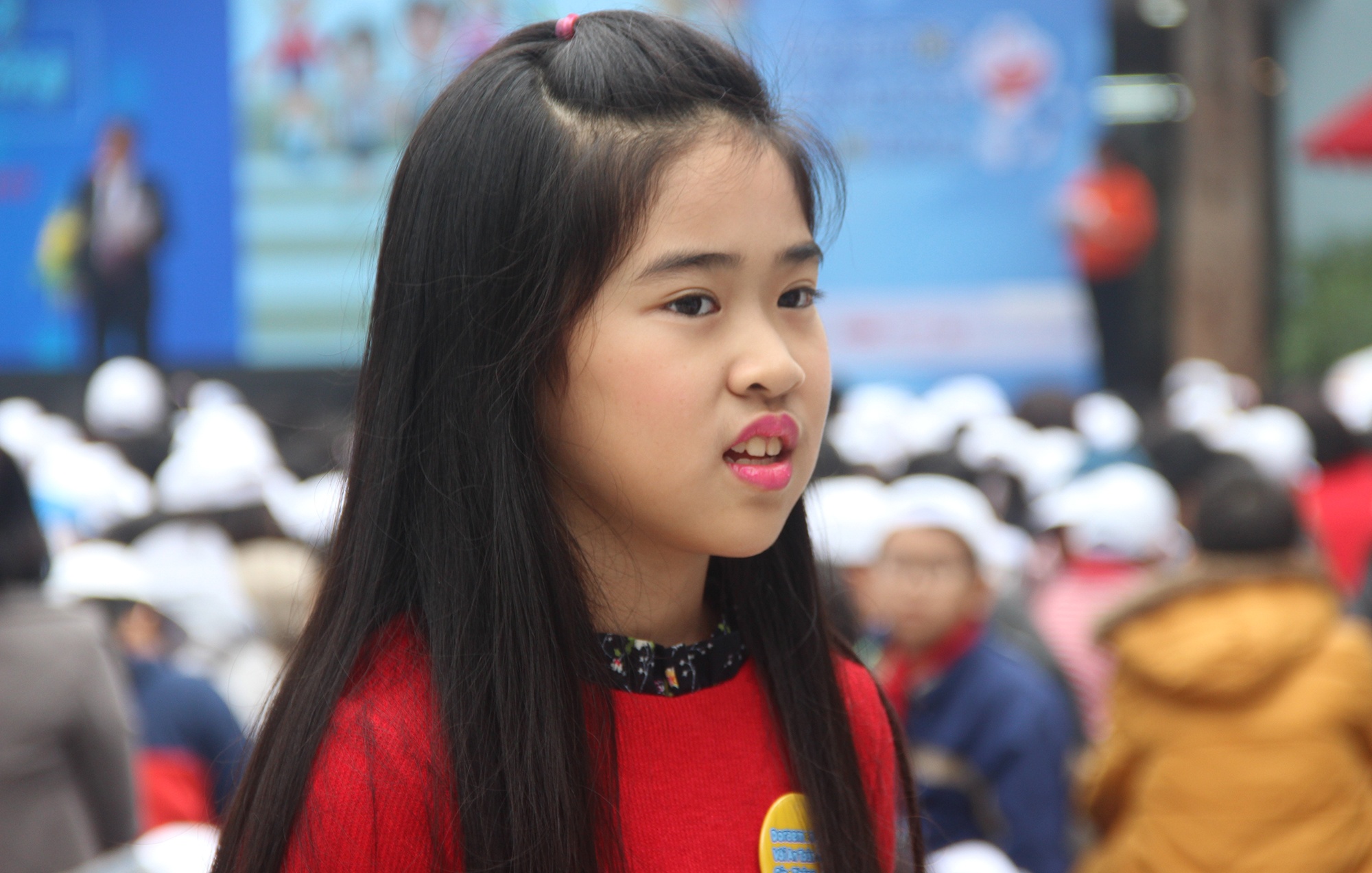 Nu sinh 9 tuoi doat giai nhat cuoc thi an toan giao thong hinh anh