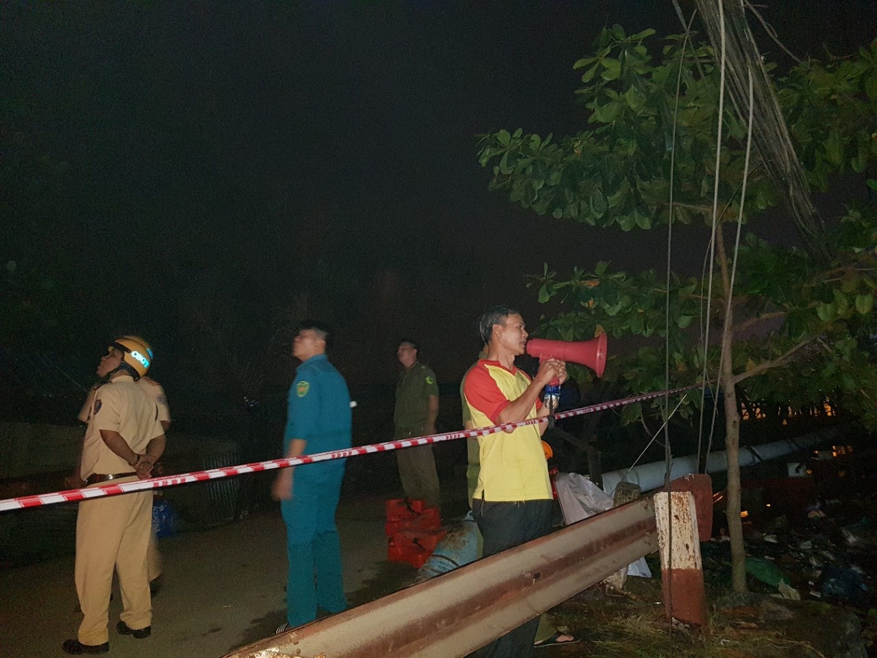 Sập cầu Long Kiểng ảnh 7 Sap cau Long Kieng anh 7