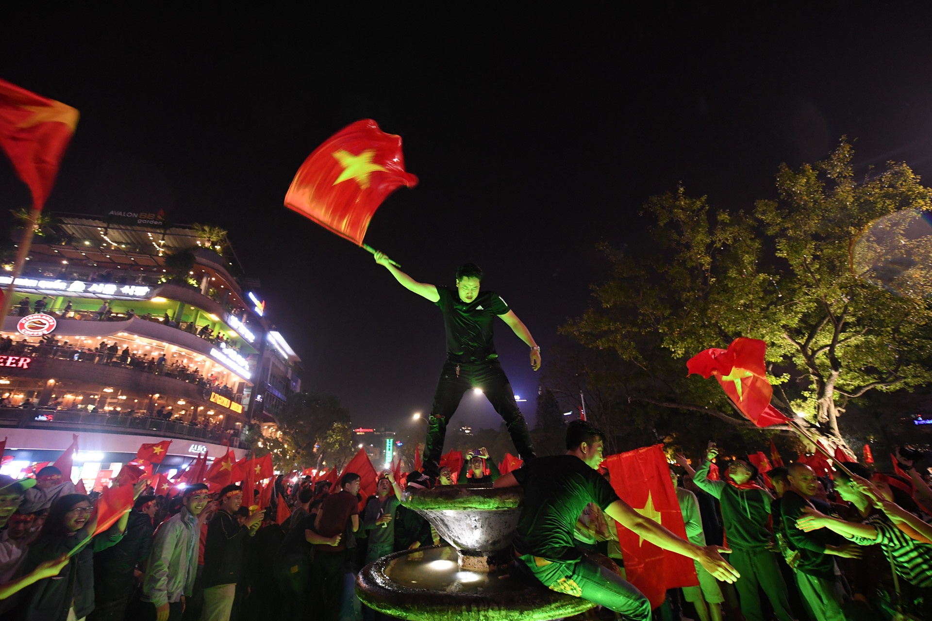 Bo Cong an chi dao dam bao an toan cho nguoi dan co vu U23 Viet Nam hinh anh