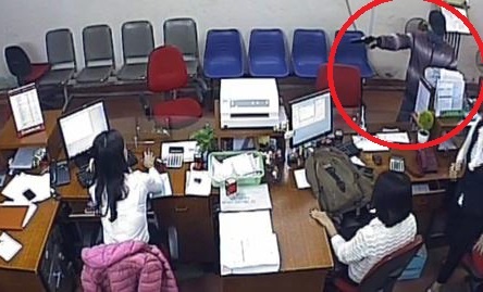 Bat nghi pham cuop 1,1 ty tai ngan hang hinh anh