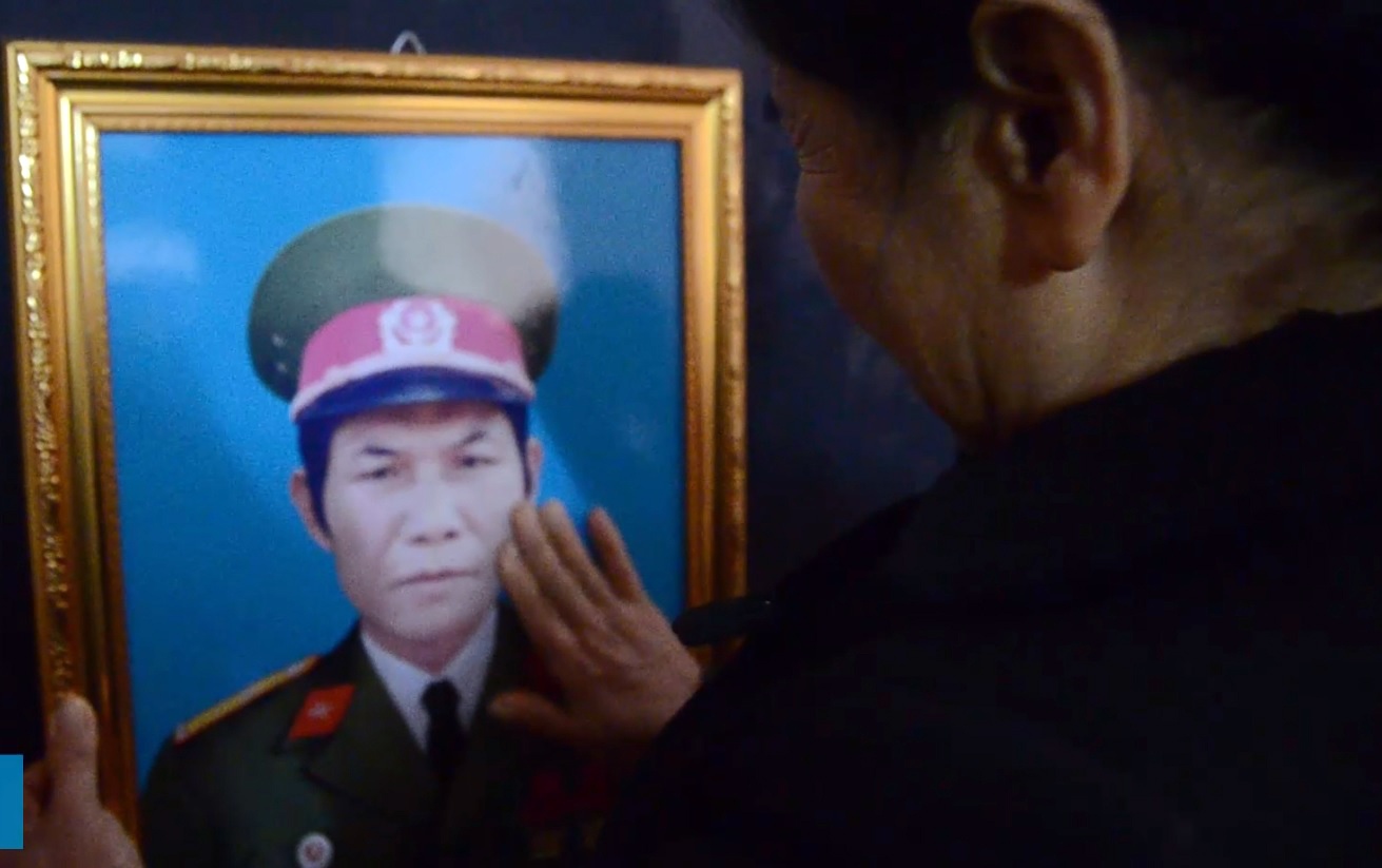 Nuoc mat nguoi than ong lao ngoi tu oan suot 11 nam hinh anh