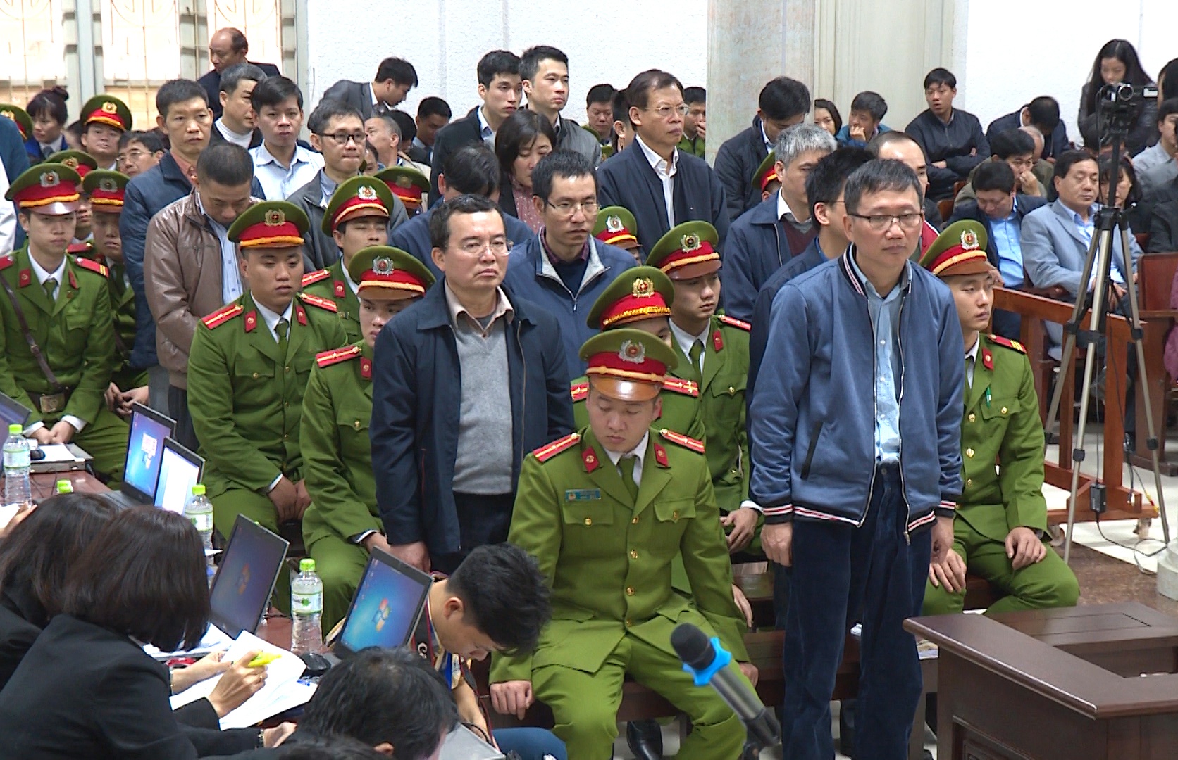 Dinh La Thang khang cao anh 1