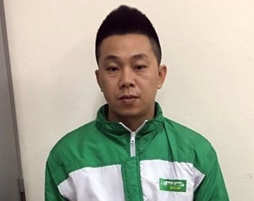 Bat tai xe taxi hat canh sat len nap capo chay suot 20 km hinh anh