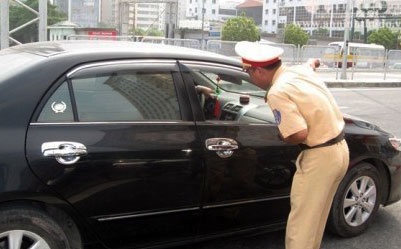 Di choi Tet, dung do xe the nao de khong bi canh sat xu phat? hinh anh