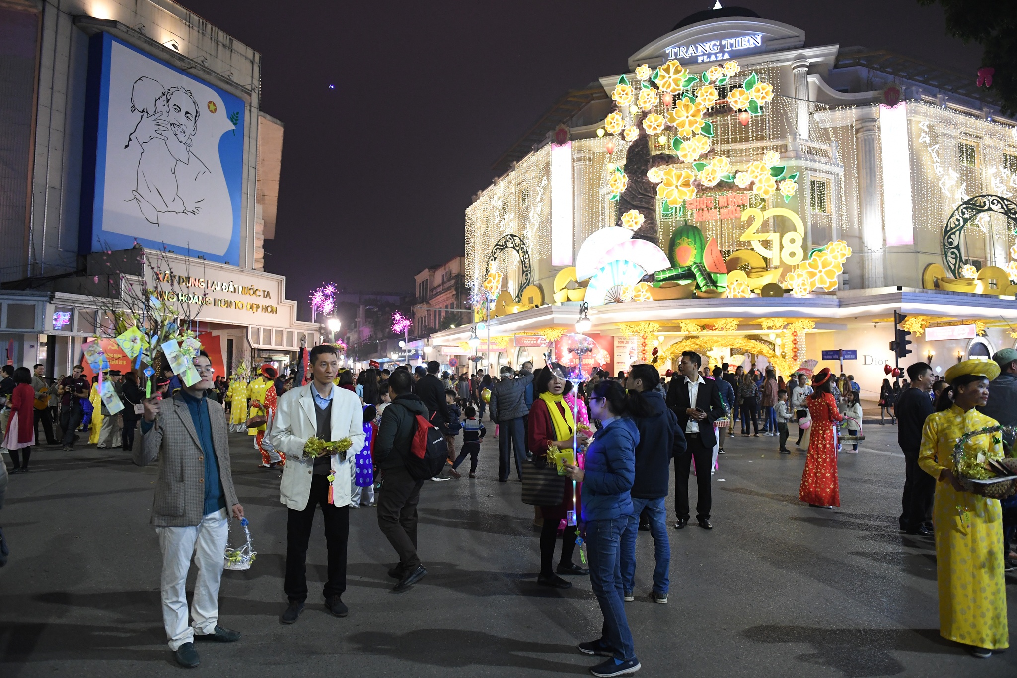 Khong khi giao thua Ha Noi Sai Gon anh 1