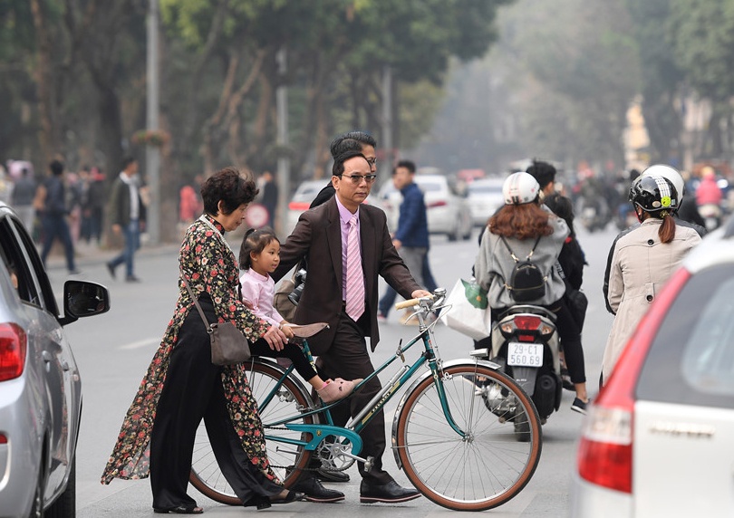 Ha Noi binh yen chieu 30 Tet hinh anh