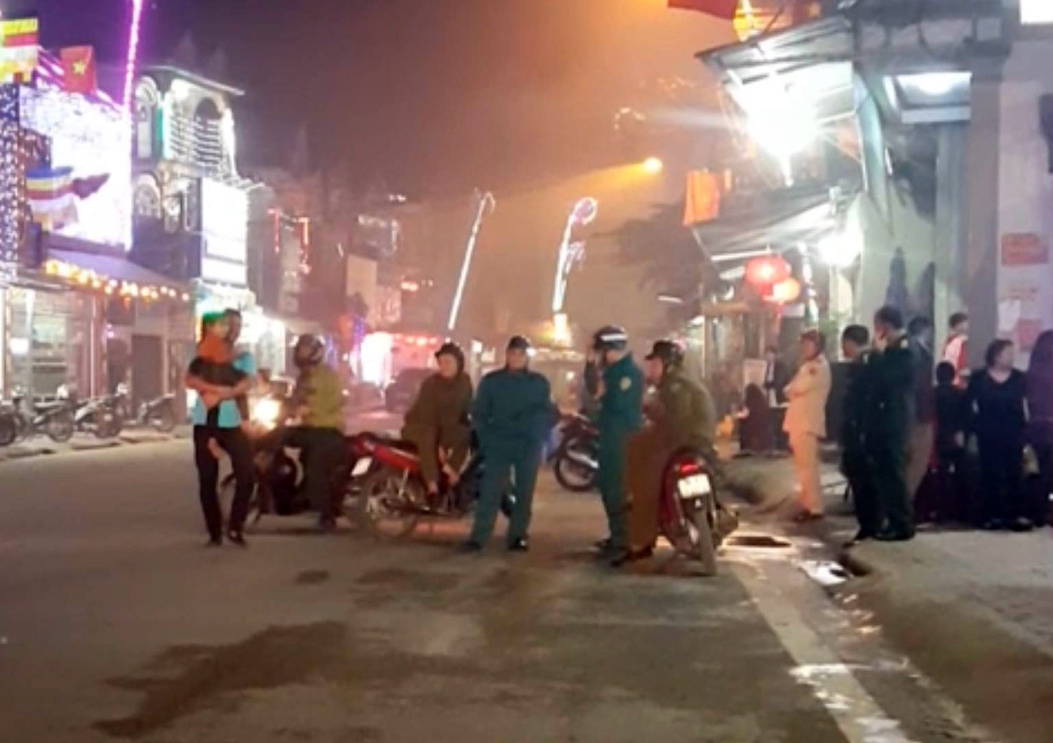 Pháo hoa ở Hà Tĩnh ảnh 2 Phao hoa o Ha Tinh anh 2