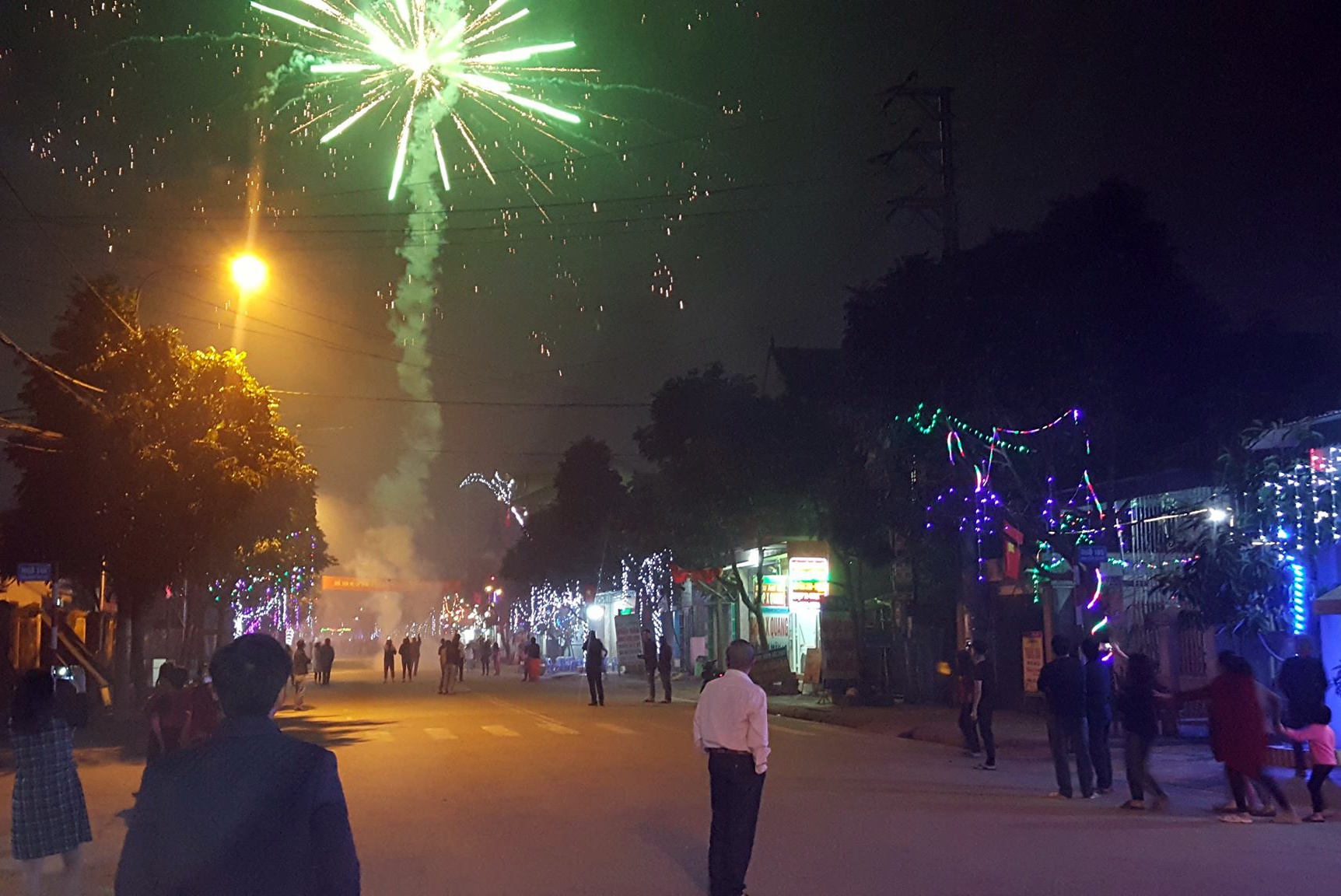 Pháo hoa ở Hà Tĩnh ảnh 1 Phao hoa o Ha Tinh anh 1