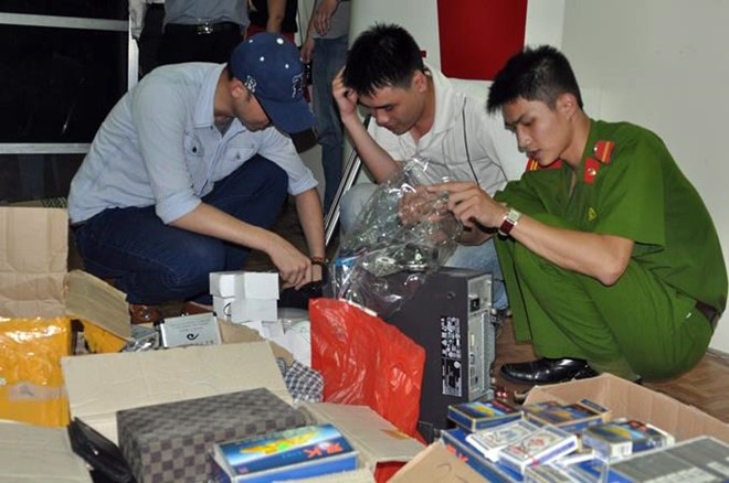 Trung ta cong an noi ve cam do khi dieu tra an hinh anh