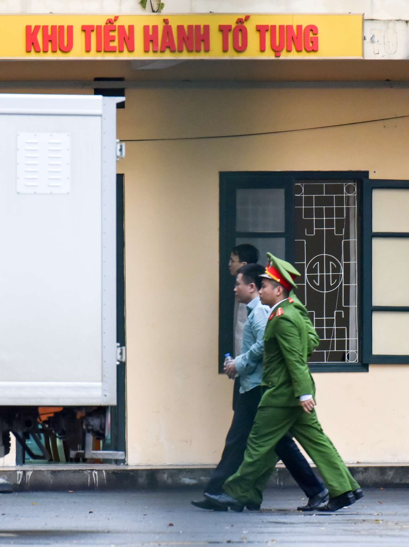 Xet xu Dinh La Thang anh 4