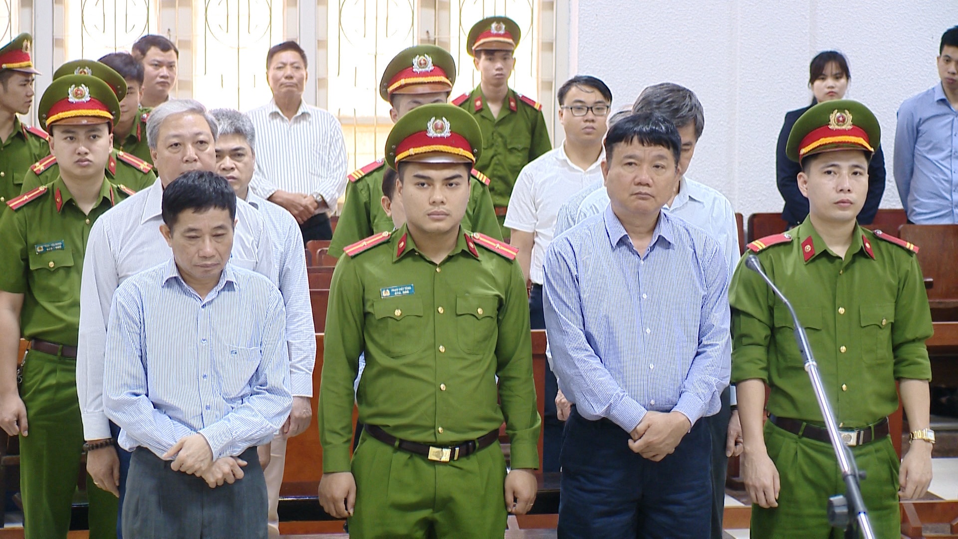 Tuyên án Đinh La Thăng ảnh 2 Tuyen an Dinh La Thang anh 2