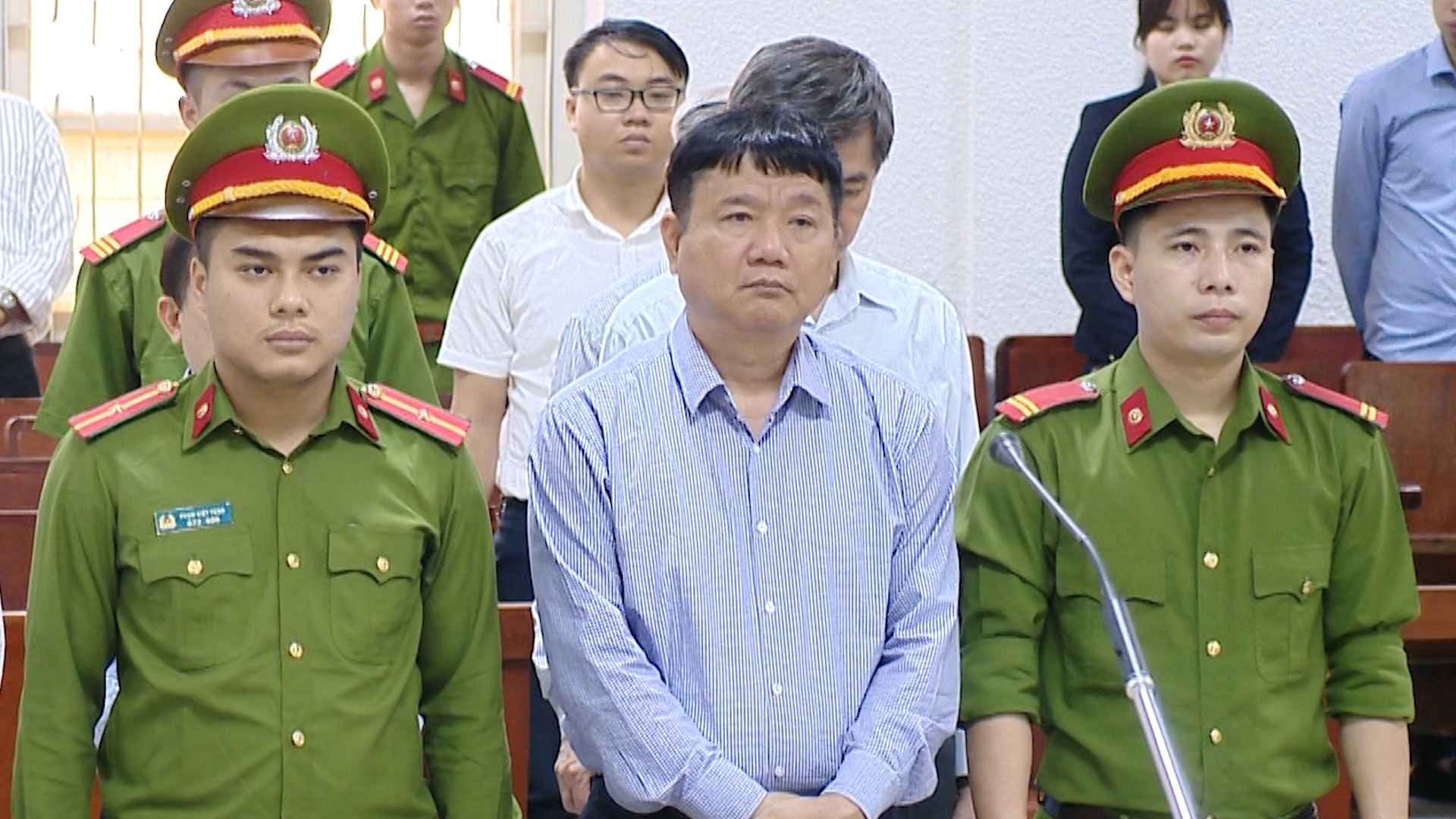 Ong Dinh La Thang khang cao ban an 18 nam tu hinh anh