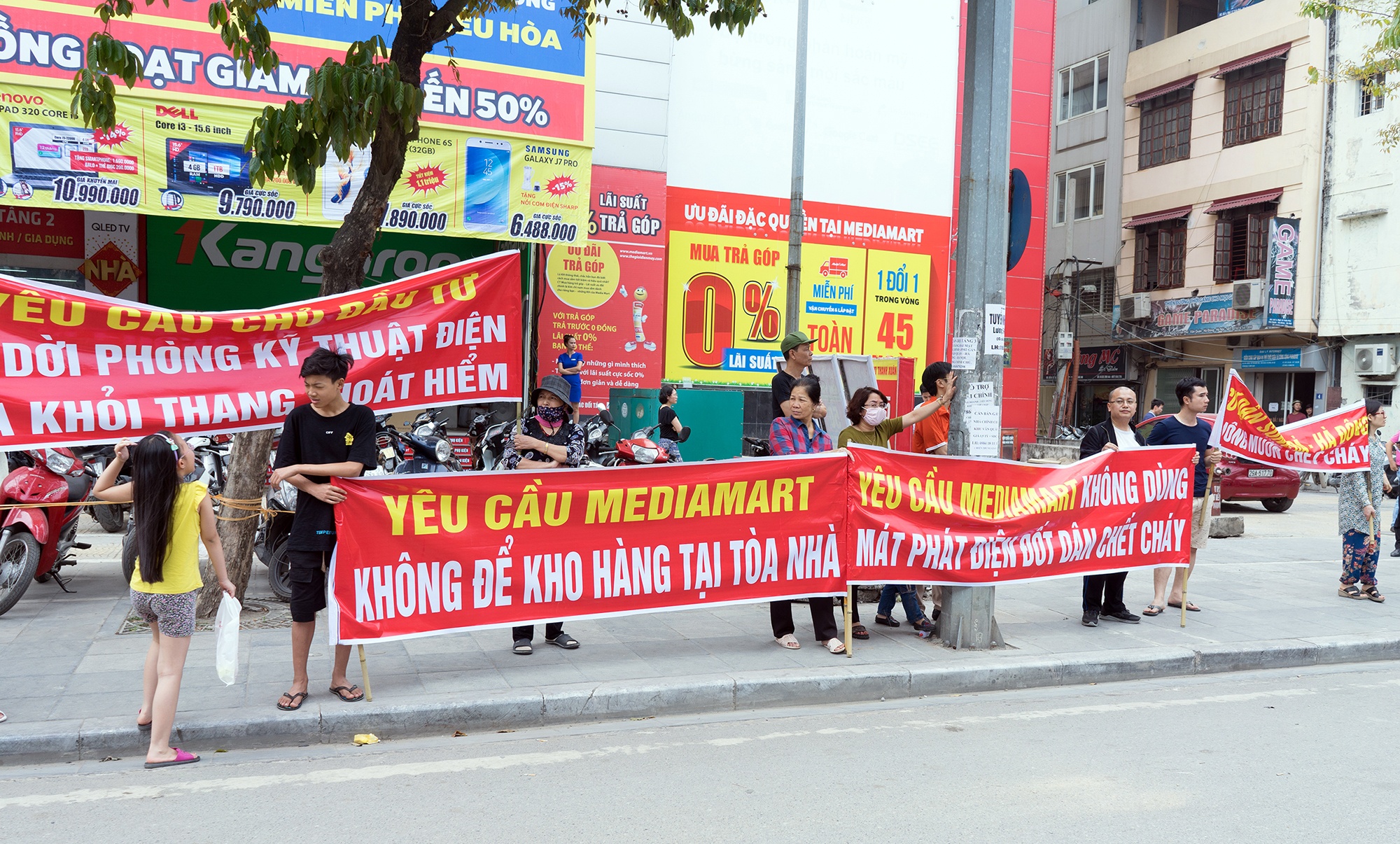 Dan chung cu 35 tang o Ha Noi cang bang ron keu cuu vi so chay hinh anh