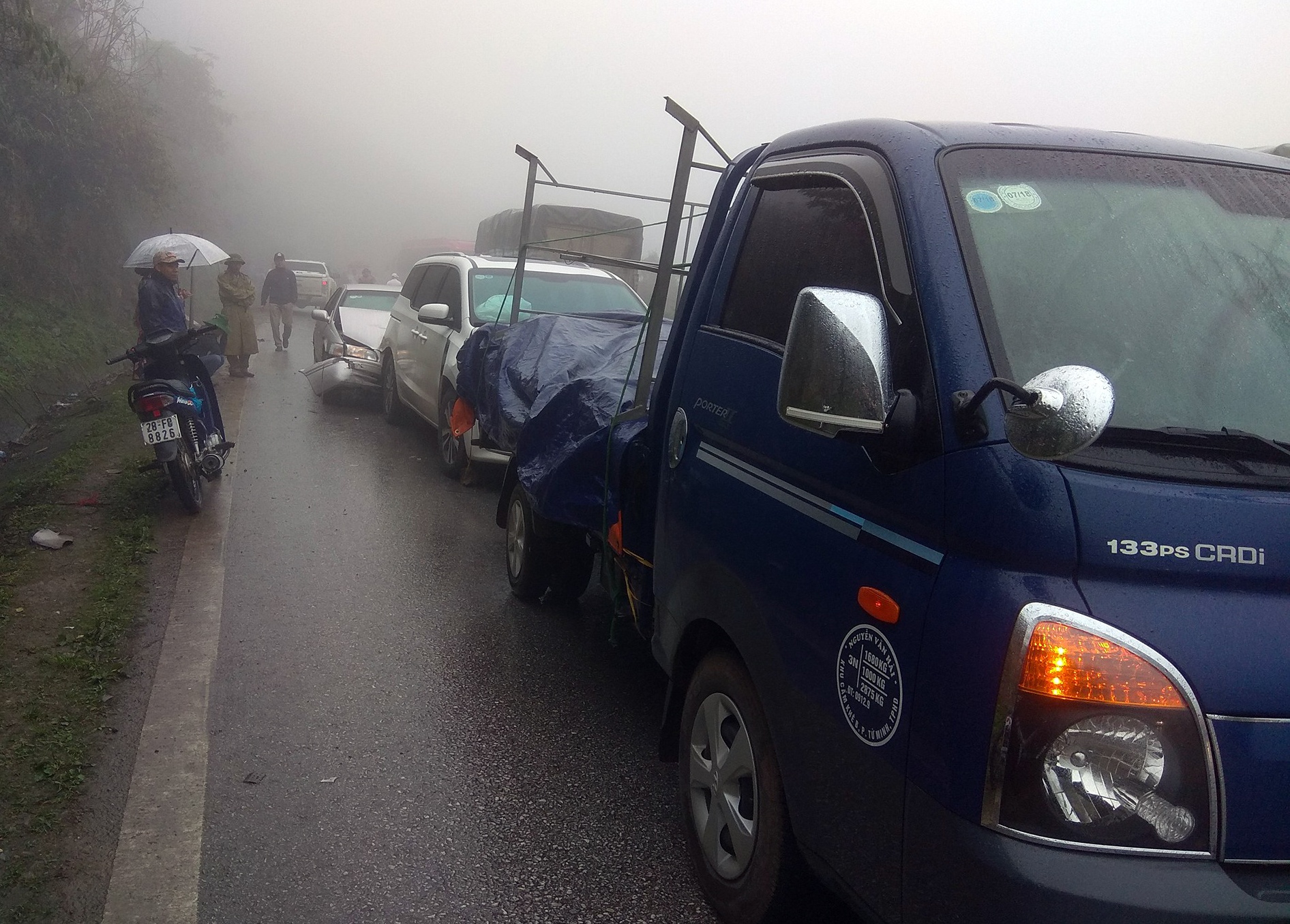 5 vu tai nan lien tiep, chuc oto gap nan o Hoa Binh do suong mu hinh anh