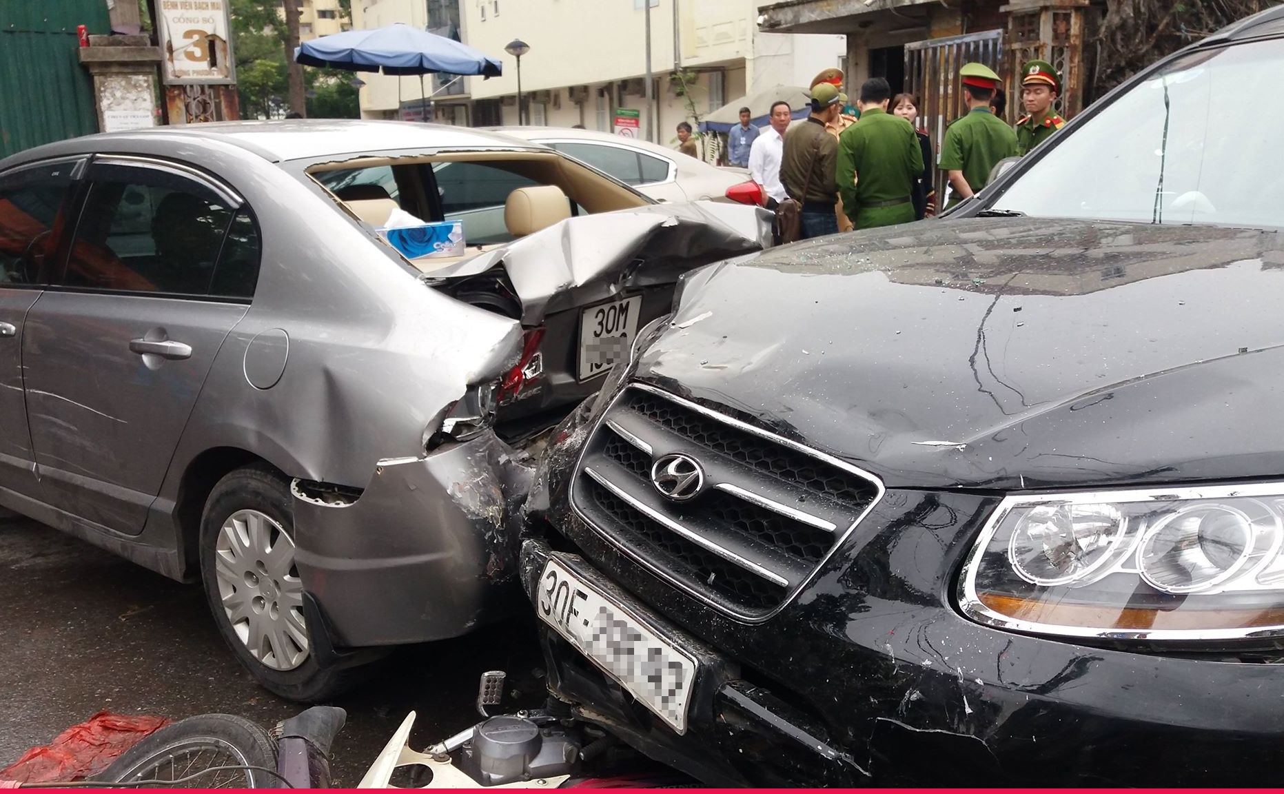 Hang loat xe tong lien hoan o Ha Noi, nhieu nguoi bi thuong hinh anh