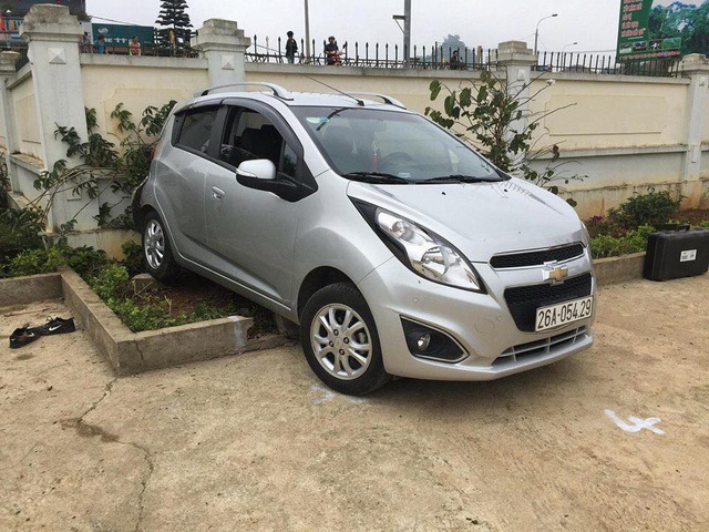 Lai oto trong truong hoc anh 1