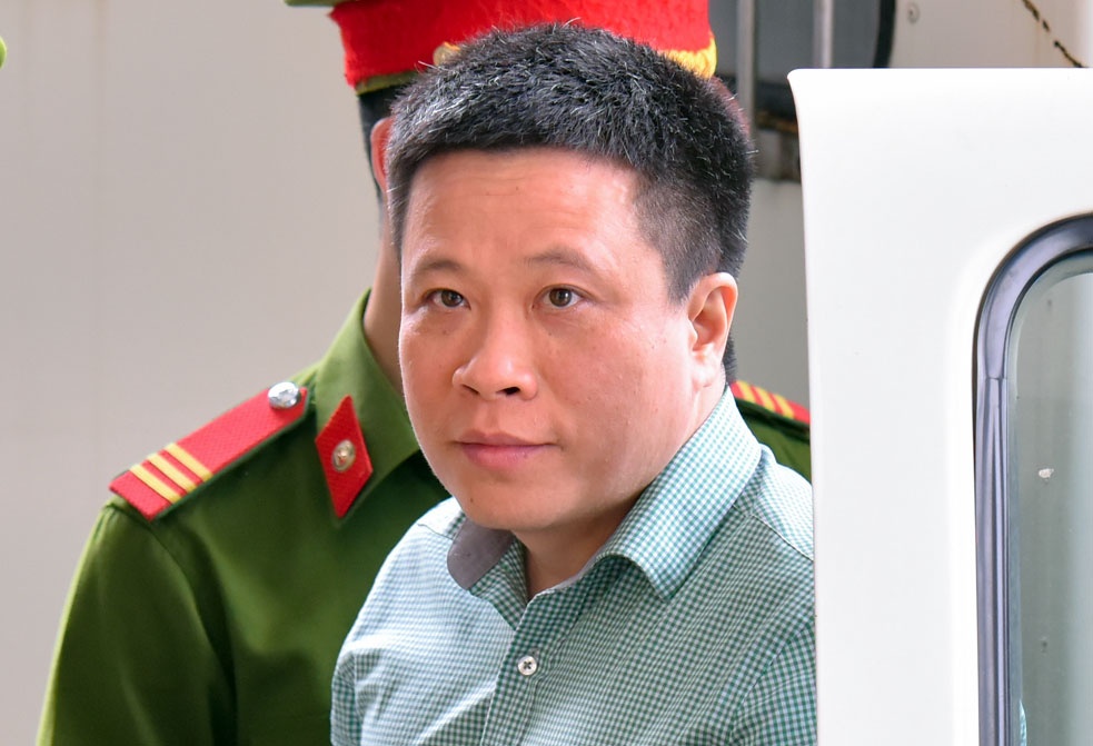 Ha Van Tham xin dua het co phieu, tai san niem phong khac phuc hau qua hinh anh