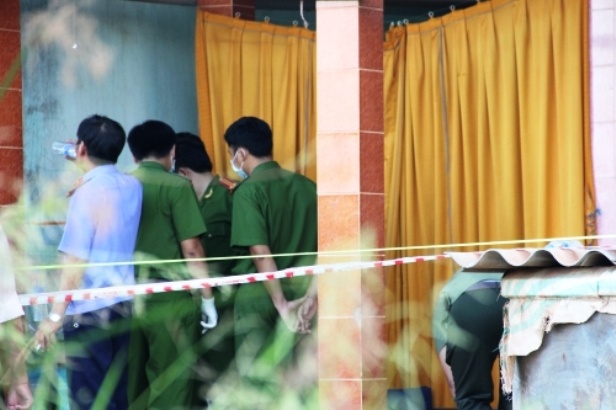 Nguoi me khai cho con gai 9 tuoi uong thuoc doc de cung chet hinh anh