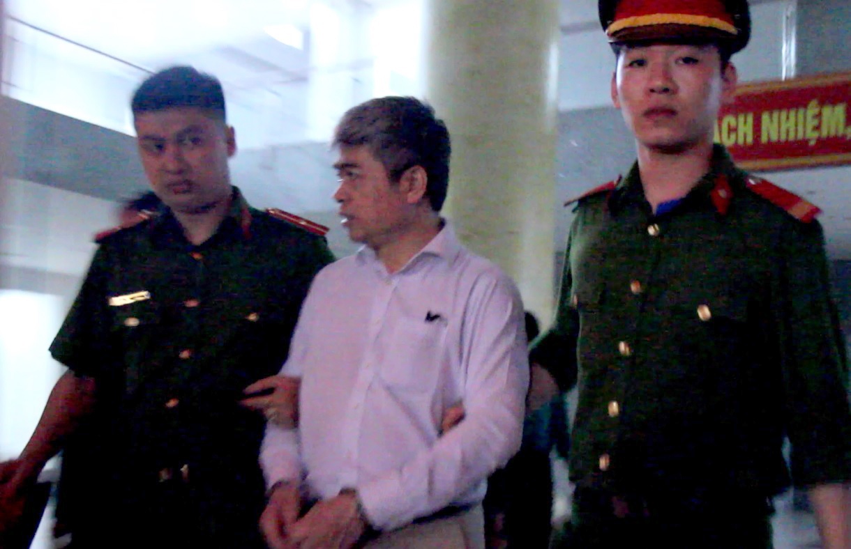 Canh bi cao trong dai an Oceanbank roi toa luc nua dem hinh anh