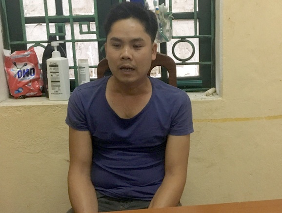 Nu cong nhan to bi cuong buc, cuop dien thoai hinh anh