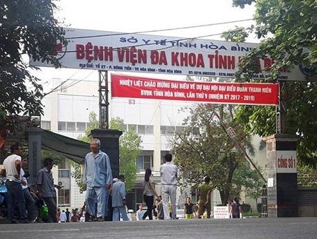 Khoi to 5 can bo Benh vien da khoa tinh Hoa Binh hinh anh