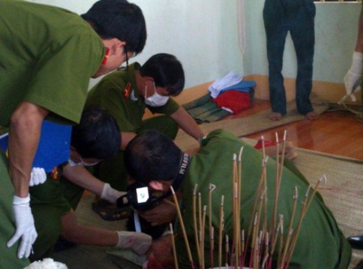 Dieu tra nghi an bo ep 2 con uong thuoc tru sau roi tu tu hinh anh