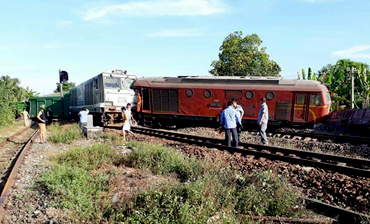 Hien truong 2 doan tau tong nhau o Quang Nam hinh anh