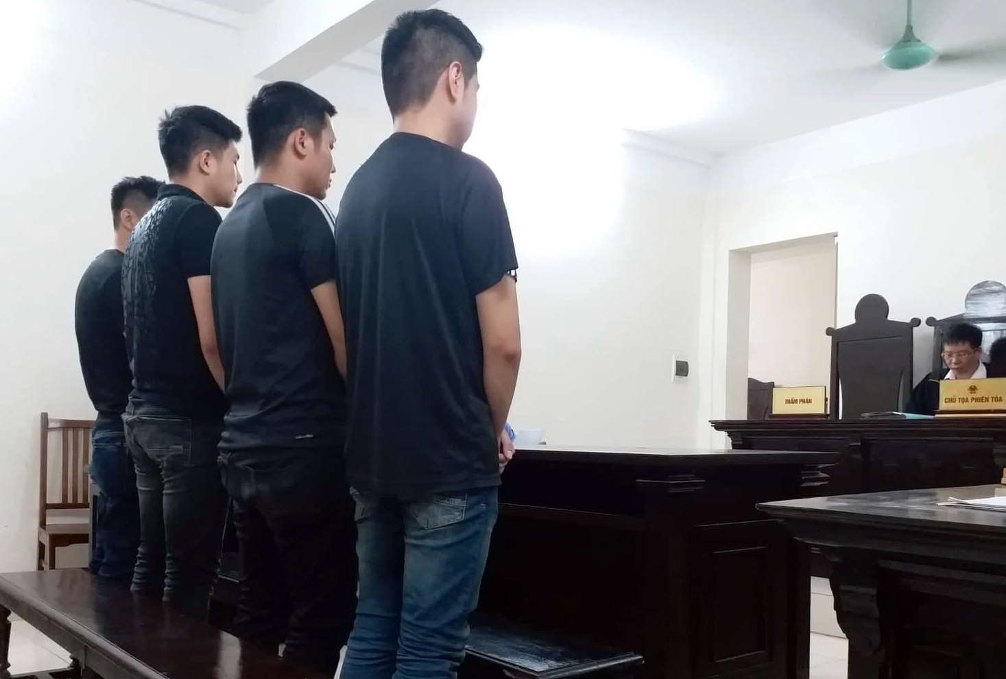 Giam an cho bo tu 9X lap 'web den' thu loi 3 ty dong hinh anh