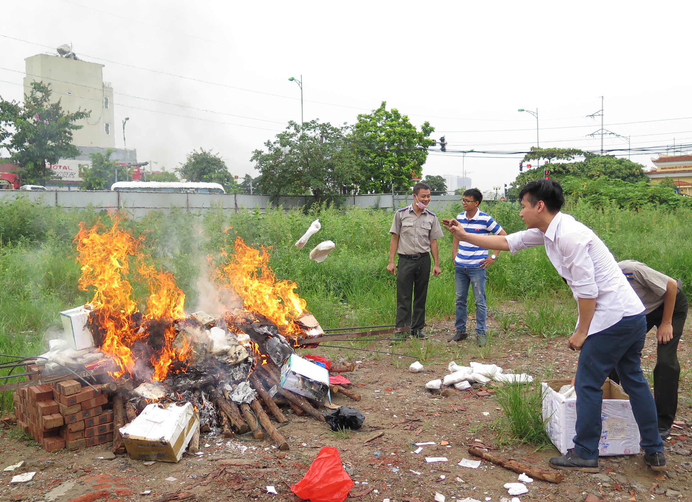 Tieu huy ma tuy anh 3