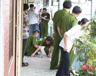 Vu me sat hai con va chau: Nghi pham bi tram cam? hinh anh