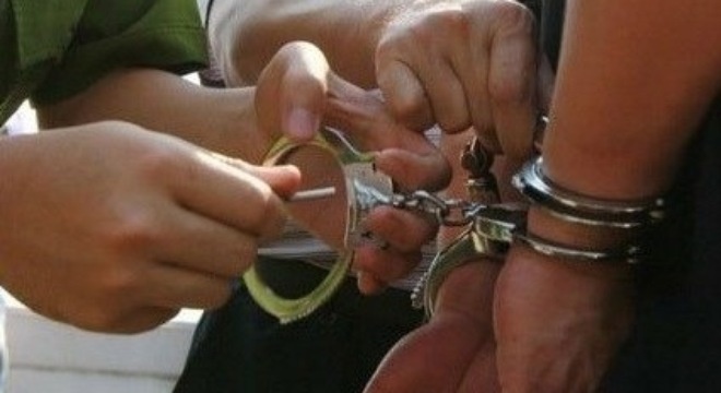 Bat tam giam cuu nu tham phan nhan 300 trieu 'chay an' hinh anh